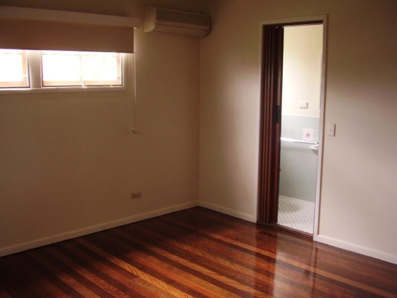 17 Woonalee St, Kenmore QLD 4069