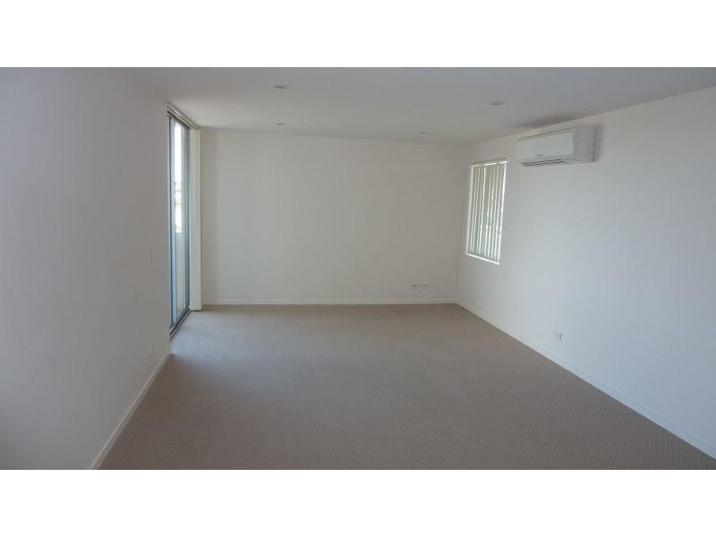 402/40 Playfield St, Chermside QLD 4032