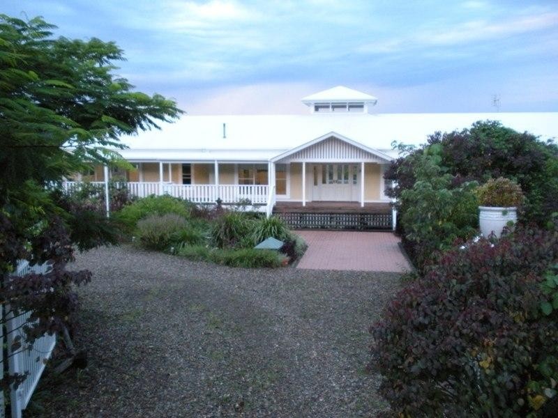 813 Hunchy Road, Hunchy QLD 4555