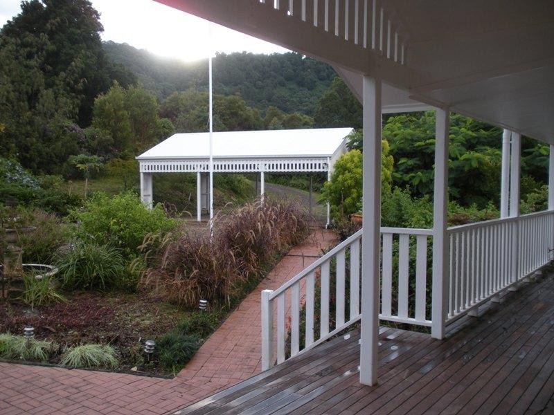 813 Hunchy Road, Hunchy QLD 4555