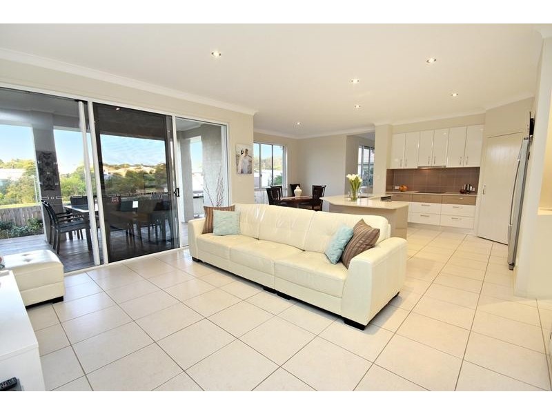 42 Petigrain Avenue, Palmwoods QLD 4555