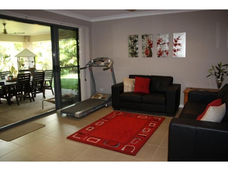 8 Rungert Court, Mooloolah Valley QLD 4553