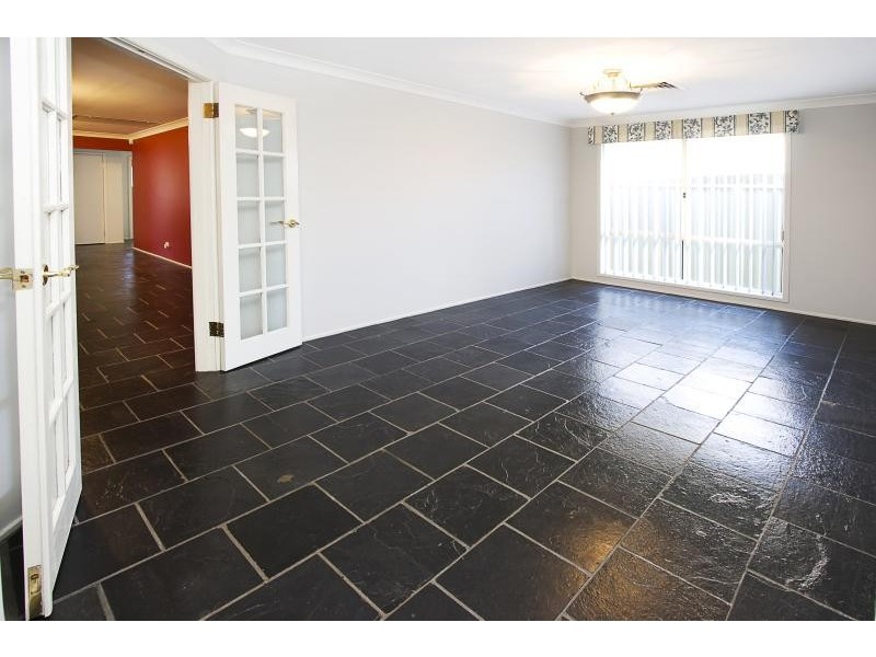 18 Coolabah Cres, Glenmore Park NSW 2745