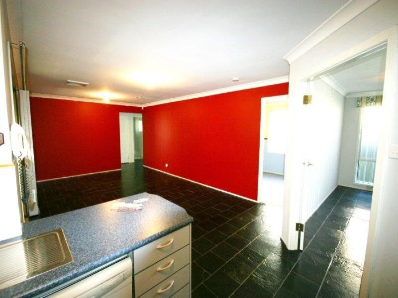 18 Coolabah Cres, Glenmore Park NSW 2745