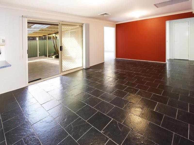 18 Coolabah Cres, Glenmore Park NSW 2745