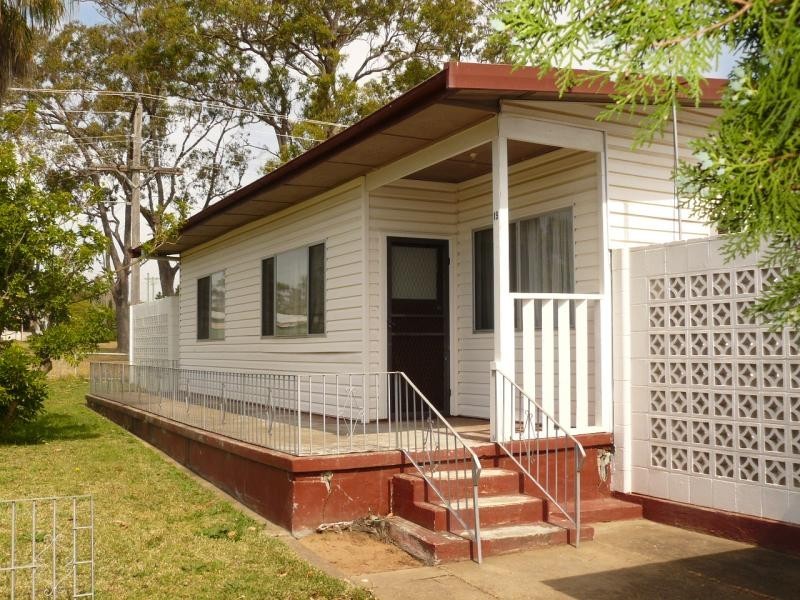 19 Third St, Warragamba NSW 2752