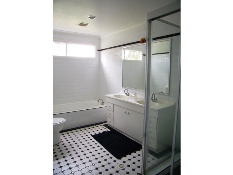 40 Dwyer Road, Bringelly NSW 2556