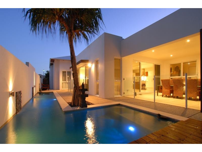 4 Veerings Crescent, Twin Waters QLD 4564