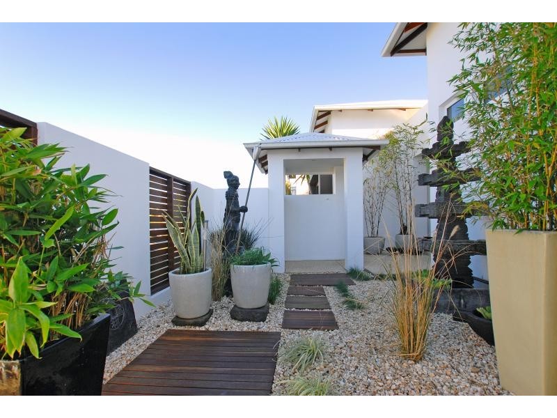 4 Veerings Crescent, Twin Waters QLD 4564