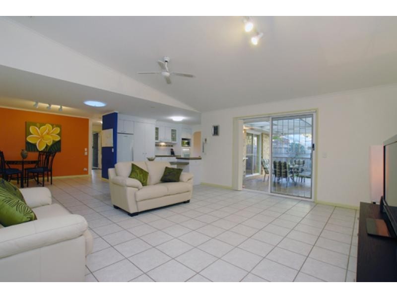 8 Gymea Ct, Mountain Creek QLD 4557