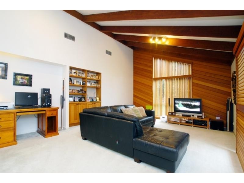 102 Karawatha Drive, Mountain Creek QLD 4557