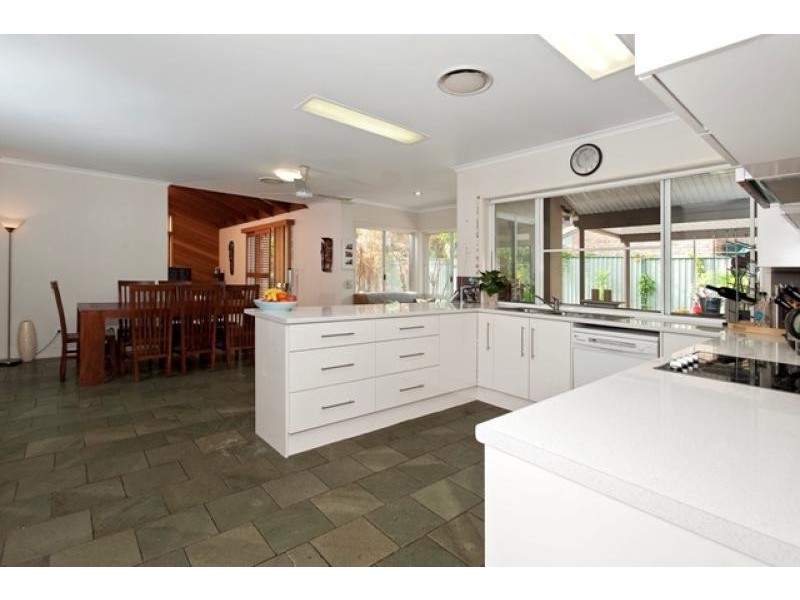 102 Karawatha Drive, Mountain Creek QLD 4557