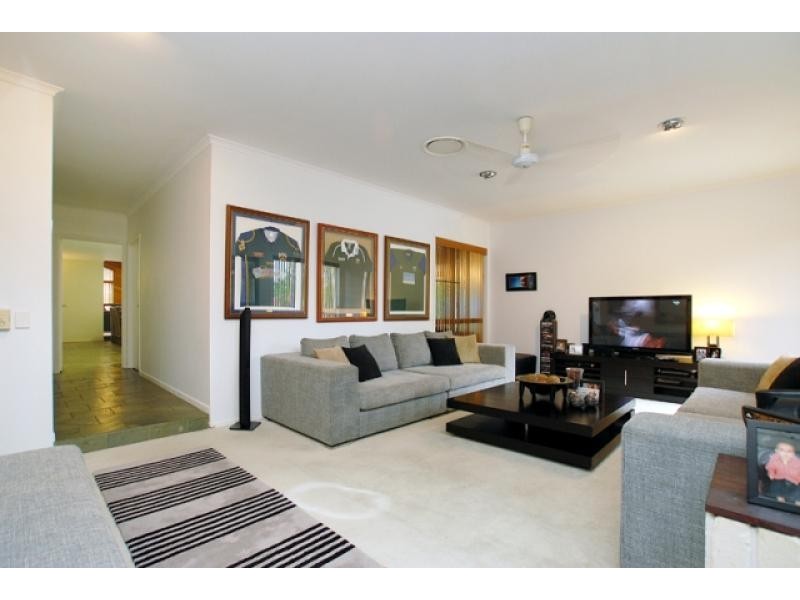 102 Karawatha Drive, Mountain Creek QLD 4557