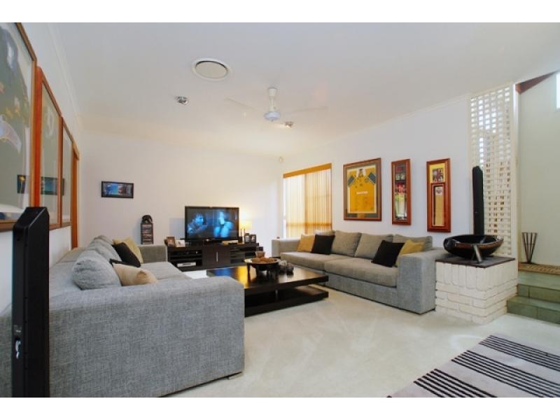 102 Karawatha Drive, Mountain Creek QLD 4557