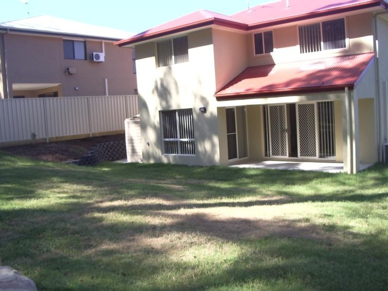 19 Caragh Crescent, Oxenford QLD 4210