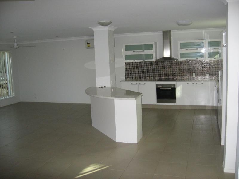 30 Brittany Crescent, Raceview QLD 4305