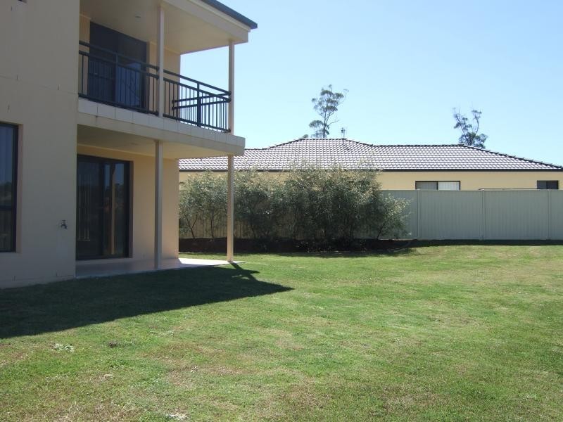 32 Golden Bear Drive, Arundel QLD 4214