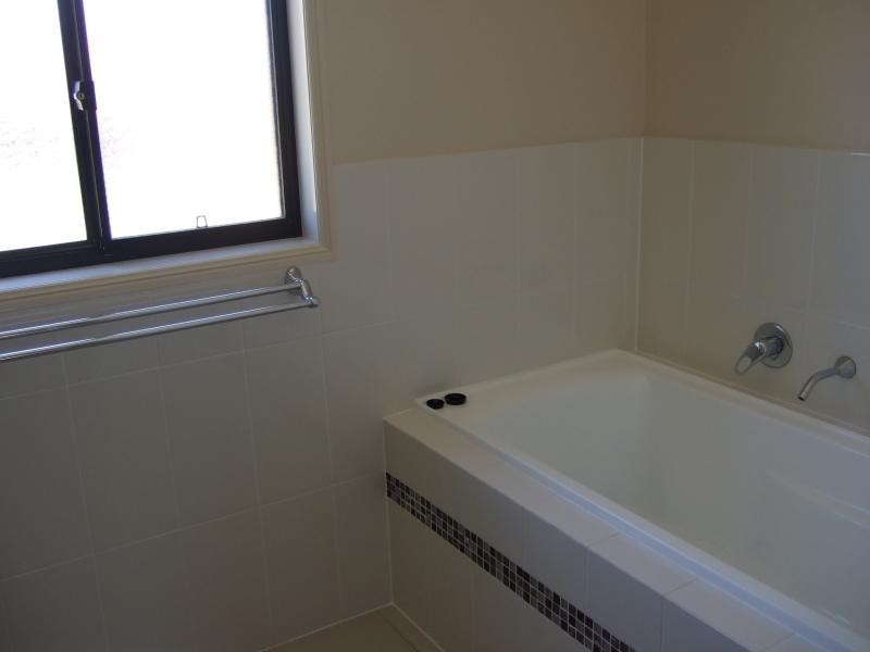 32 Golden Bear Drive, Arundel QLD 4214