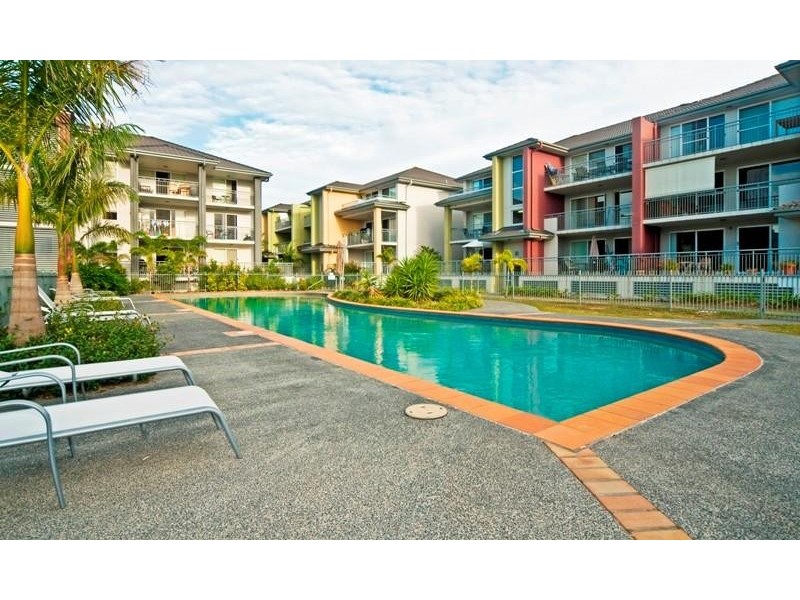 33 Clark St, Biggera Waters QLD 4216
