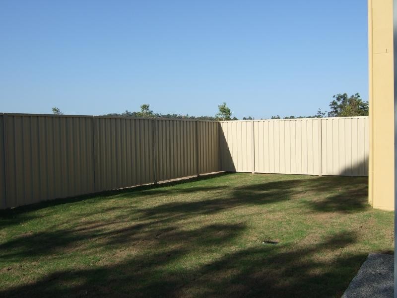 16 Harriet Lane, Oxenford QLD 4210