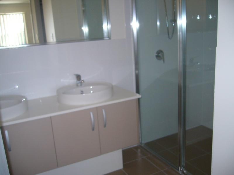 10 Gellert Close, Pacific Pines QLD 4211