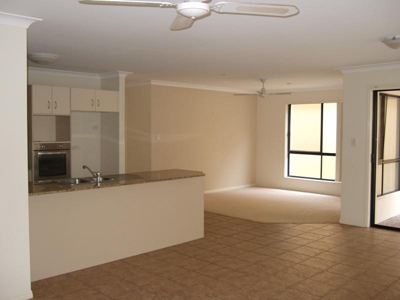 75 Tee Trees Boulevard, Arundel QLD 4214