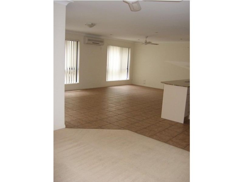 75 Tee Trees Boulevard, Arundel QLD 4214