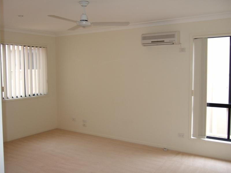 75 Tee Trees Boulevard, Arundel QLD 4214