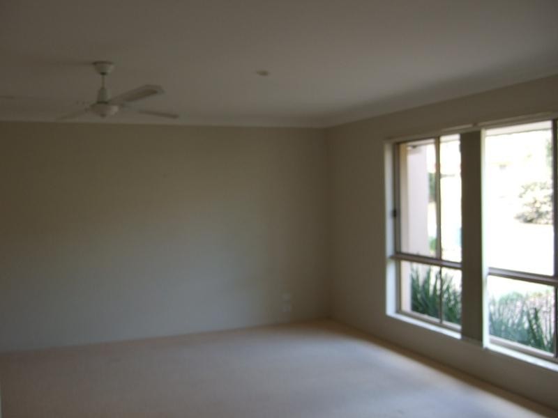 24 Tanzen, Arundel QLD 4214