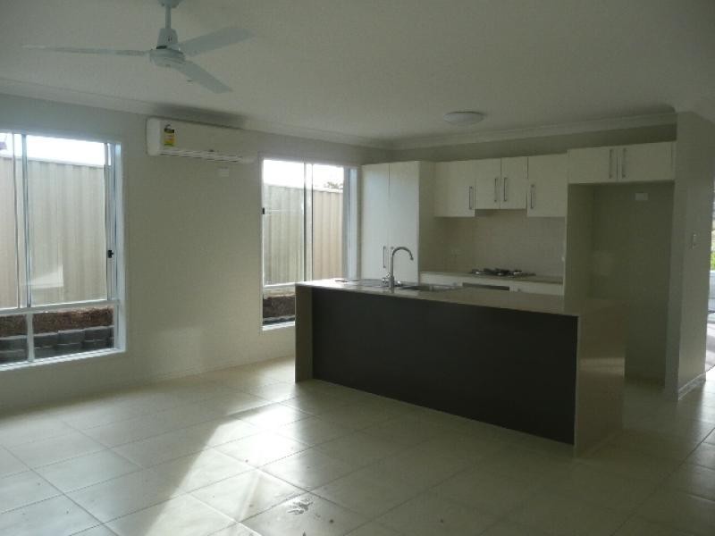 8 Bellagio Crescent, Coomera QLD 4209