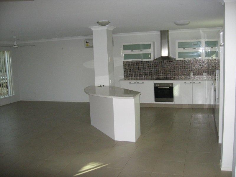 30 Brittany Crescent, Raceview QLD 4305