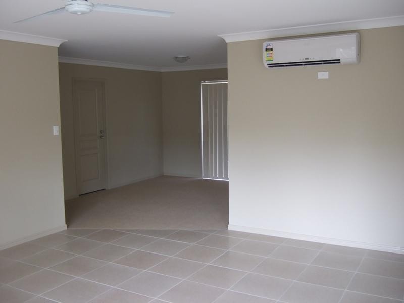 2 Caragh Crescent, Oxenford QLD 4210