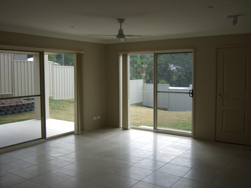 2 Caragh Crescent, Oxenford QLD 4210