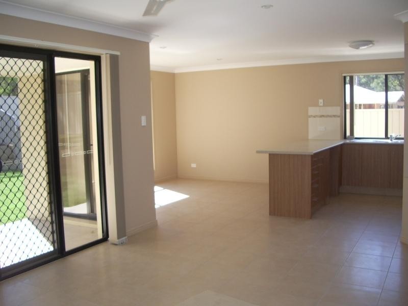 13 Caragh Crescent, Oxenford QLD 4210