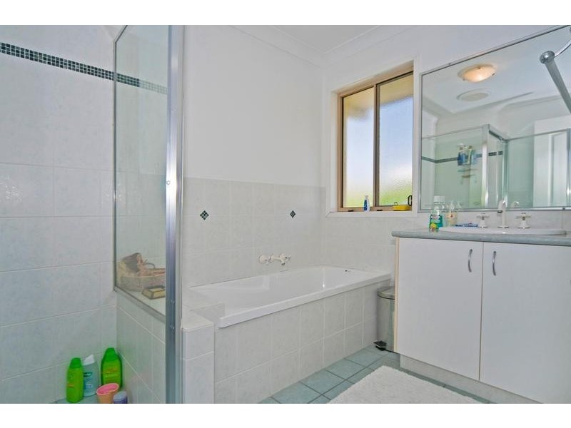 19 Respall Way, Arundel QLD 4214