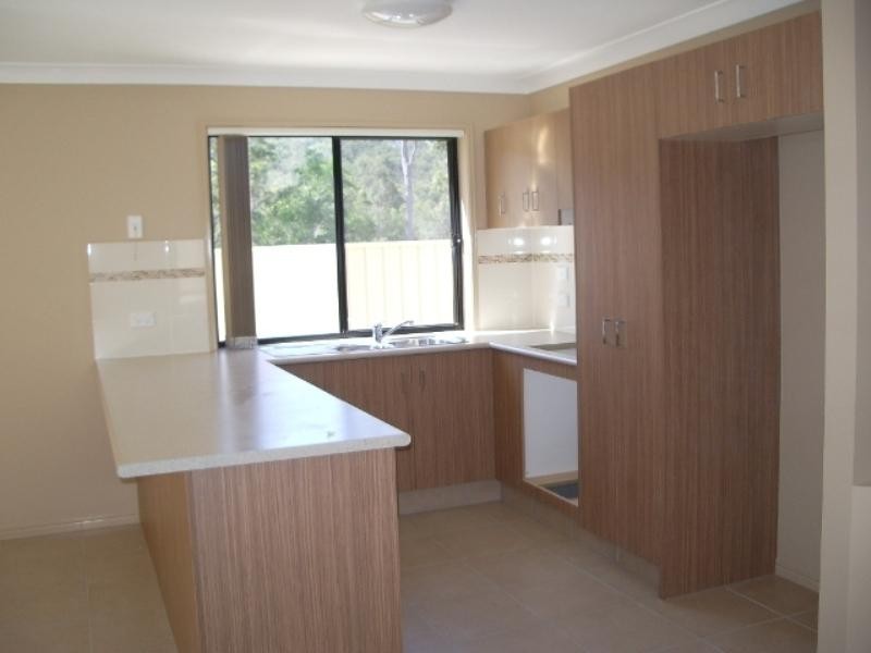 13 Caragh Crescent, Oxenford QLD 4210
