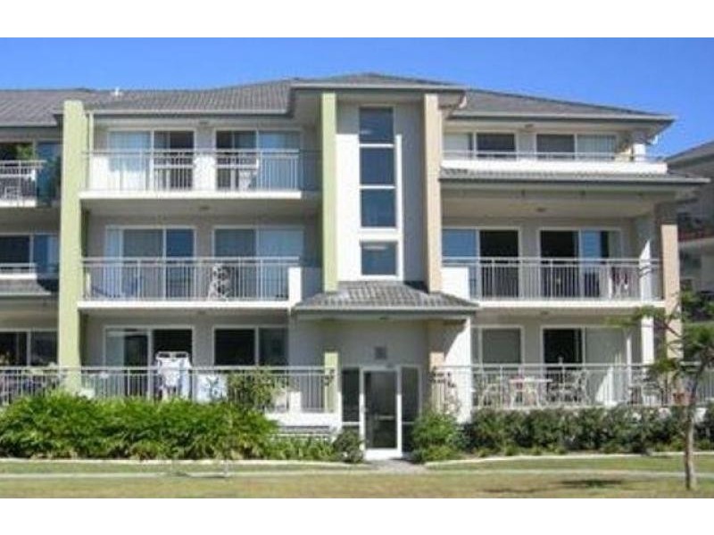 Unit 704/33 Clark, Biggera Waters QLD 4216