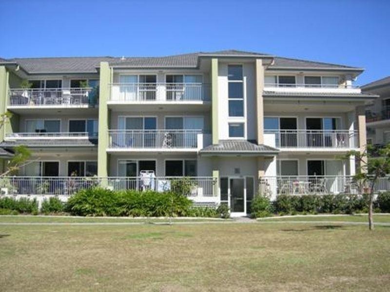 Unit 704/33 Clark, Biggera Waters QLD 4216