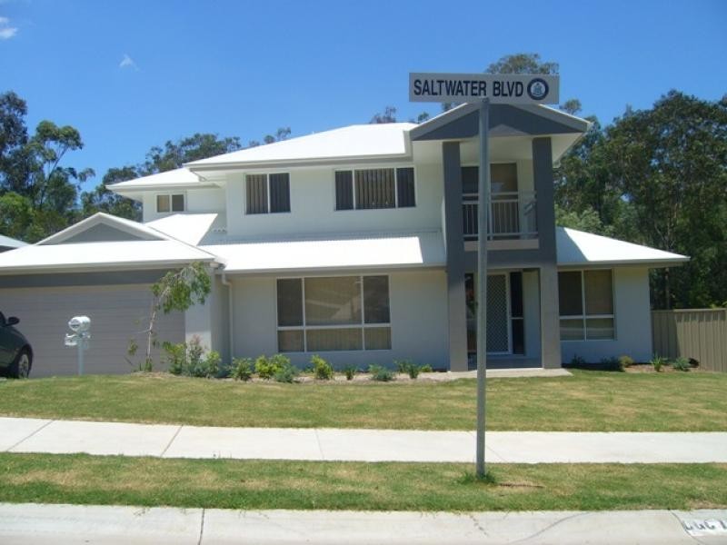 4 Saltwater Boulevard, Oxenford QLD 4210
