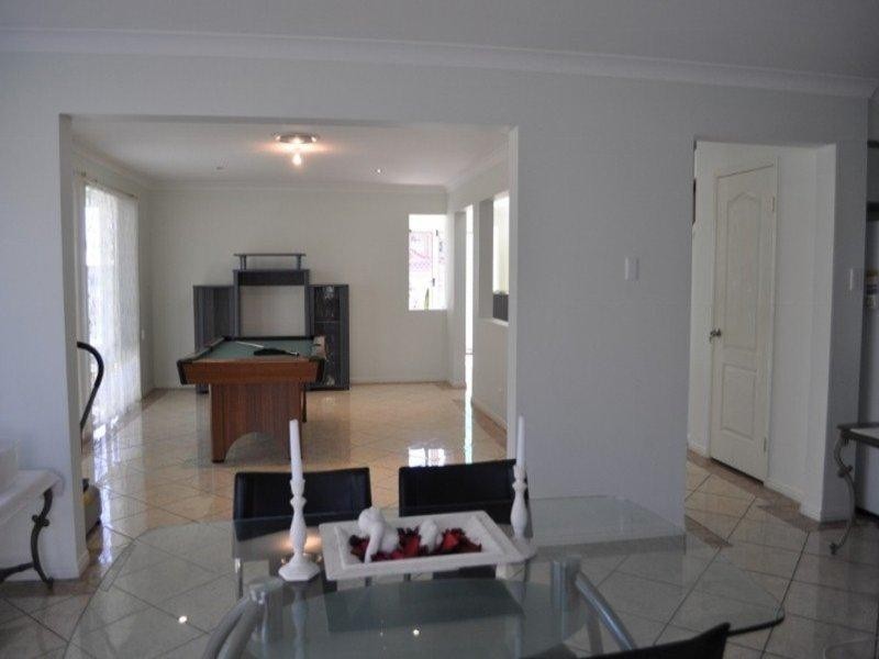 12 WHITEWOOD PLACE, Molendinar QLD 4214