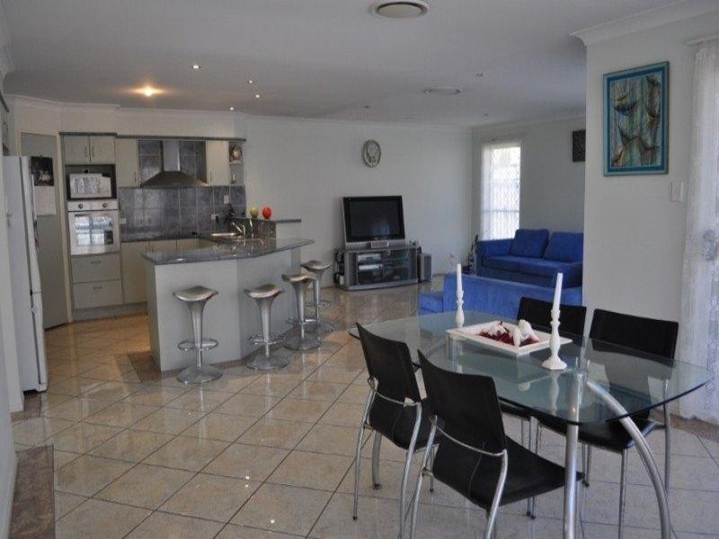 12 WHITEWOOD PLACE, Molendinar QLD 4214