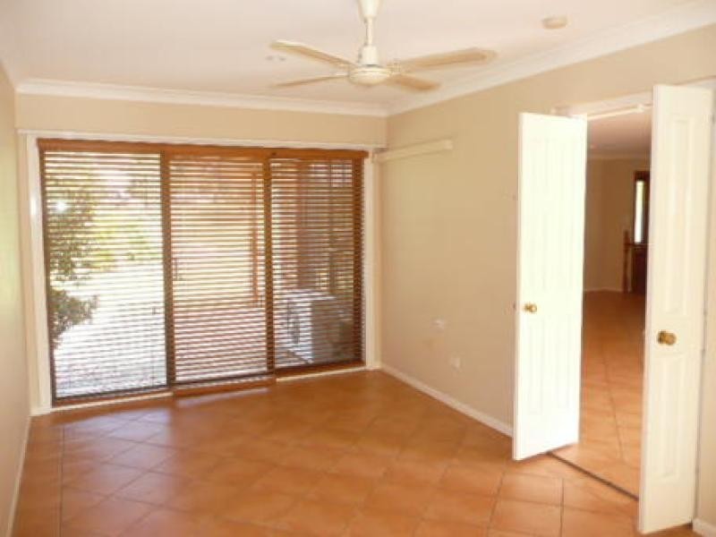 1 DERWENT AVENUE, Helensvale QLD 4212