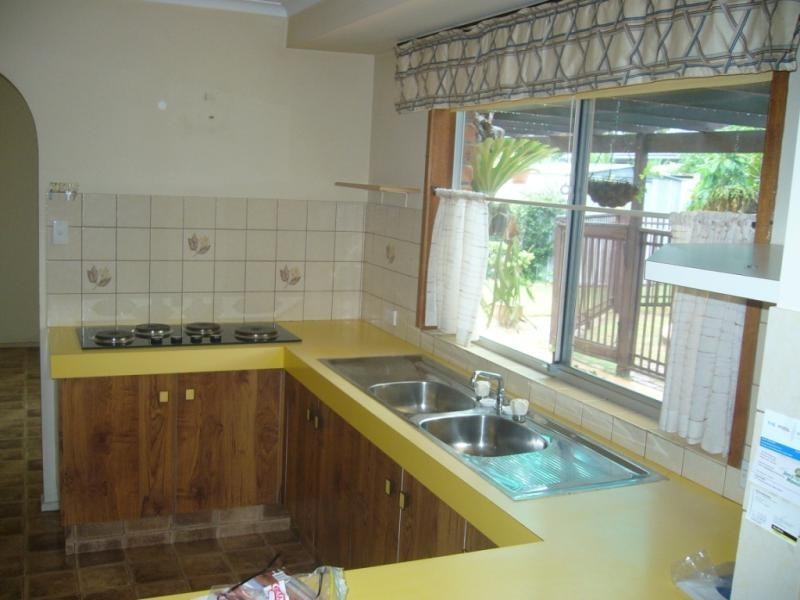 4 Firmin Crt, Mermaid Waters QLD 4218