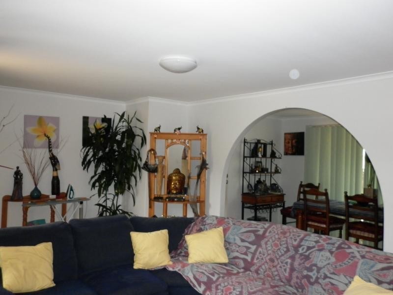 4 Firmin Crt, Mermaid Waters QLD 4218