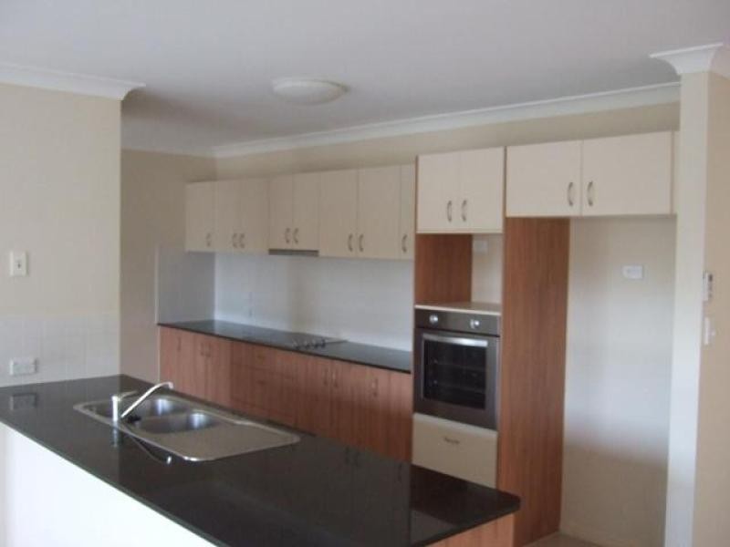 6 Noelene Lane, Arundel QLD 4214
