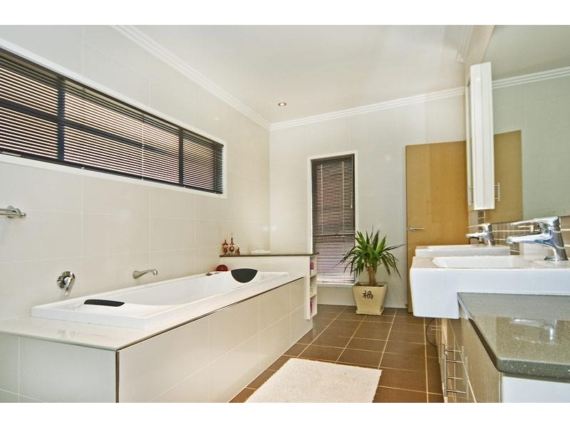 17 PEREGRINE CRESCENT, Coomera QLD 4209