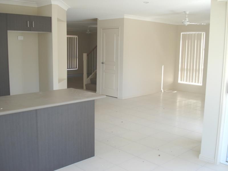 18 Saltwater Boulevard, Oxenford QLD 4210