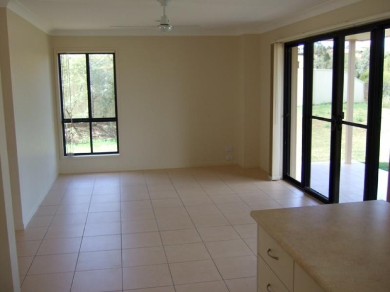 32 Golden Bear Drive, Arundel QLD 4214