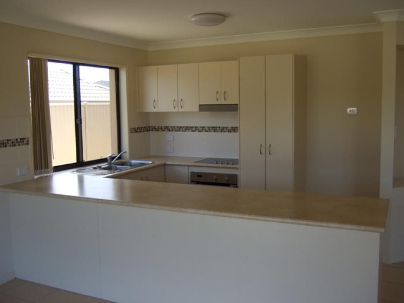 32 Golden Bear Drive, Arundel QLD 4214