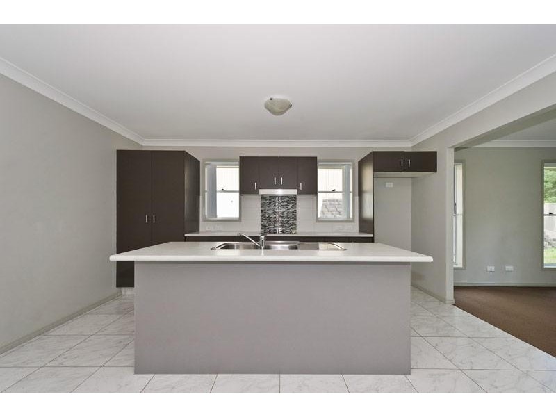 7 Caragh Crescent, Oxenford QLD 4210